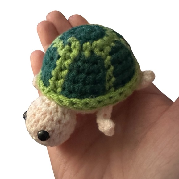 Handmade Crochet Emotional Support Turtle w/ “You’re Turtle-y Awesome” Card NEW - Picture 5 of 13
